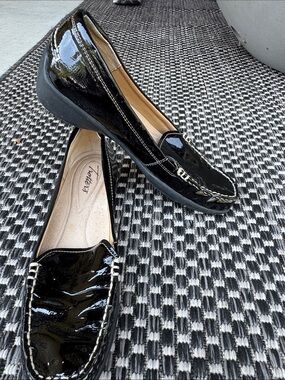 Trotters black patent loafer